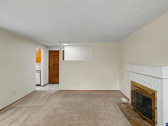 3rd image of 970 NW Cypress Ave