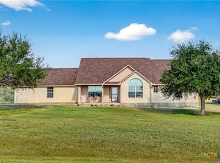 175 Creekwood Dr, Gonzales, TX 78629