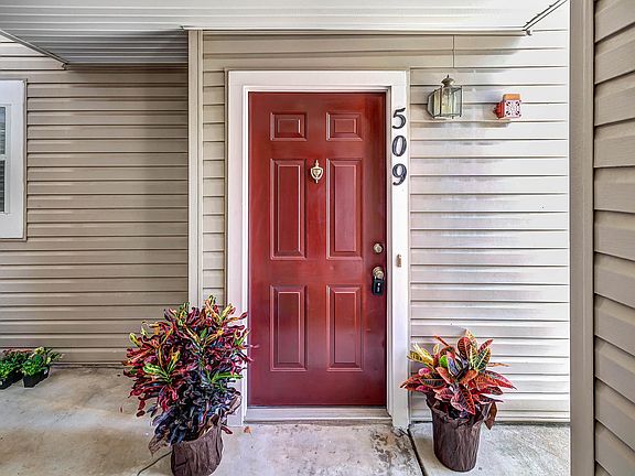 4th image of 907 Hillside Lake Ter APT 509