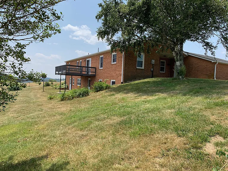 51 Hillcrest View Rd — Photo 3