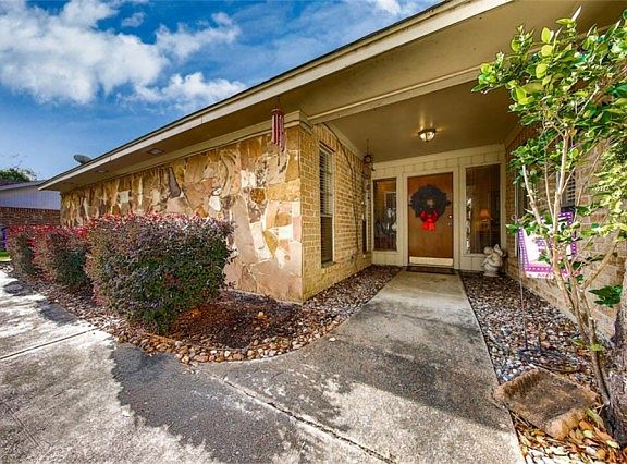 3rd image of 54 Shady Oak Ct