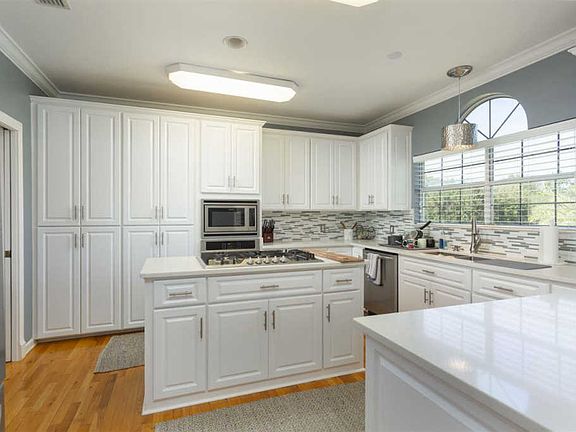 4th image of 3555 Laguna Ct
