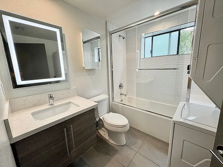 mid374 — Photo 12