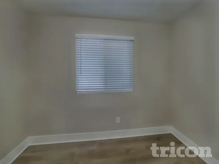 4665 S 38th Ln — Photo 12