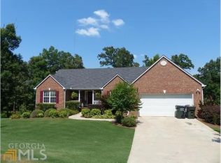 517 Plantation Creek Dr, Loganville, GA 30052