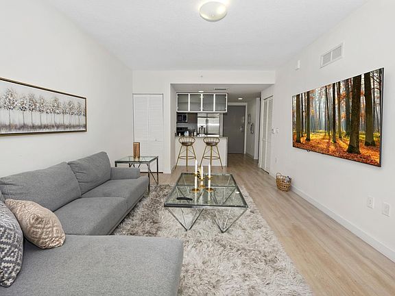 4th image of 1600 NE 1st Ave #27