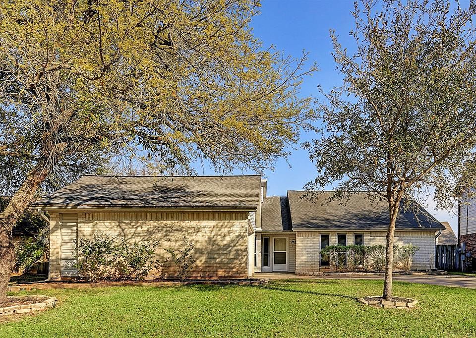 1st image of 2707 Pepper Wood Dr