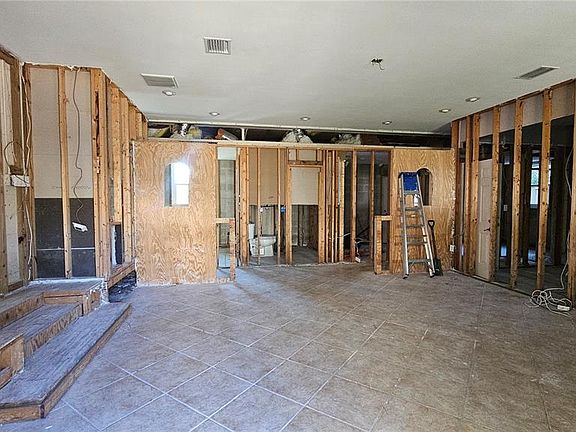 3rd image of 208 48TH AVENUE N