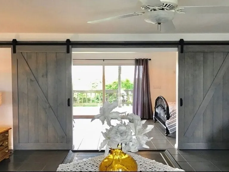 E Lake Dr — Photo 3