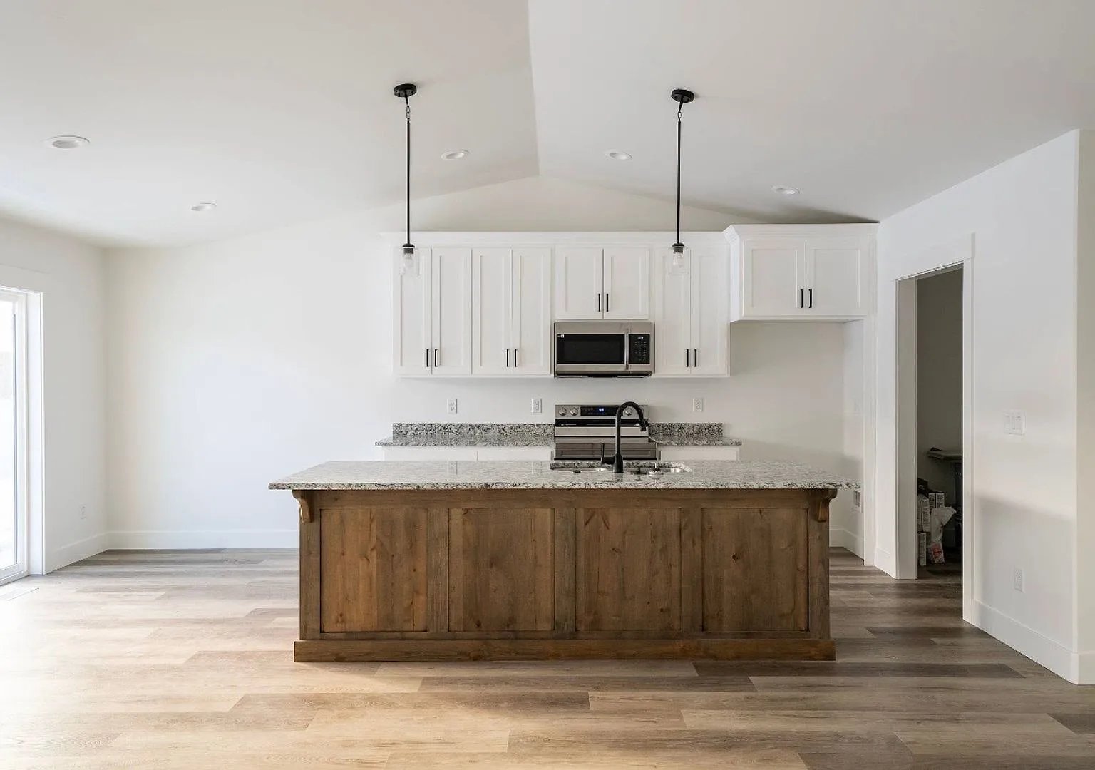 New Twin Home In Sugar City 3 Bed 2 Bath With Unfinished Basement And 2 Stall Garage — Photo 3
