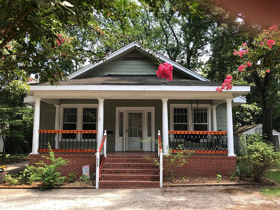 1st image of 609 S Elm St