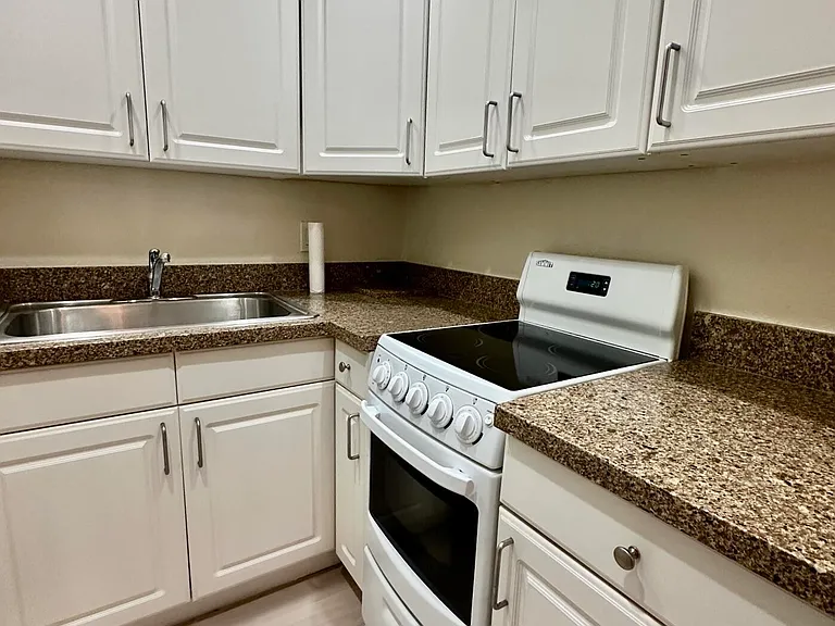 815 Middle River Dr #110 — Photo 6