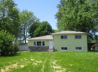 37402 N Shirley Dr, Gurnee, IL