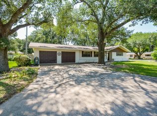 902 Avenue I St, El Campo, TX 77437