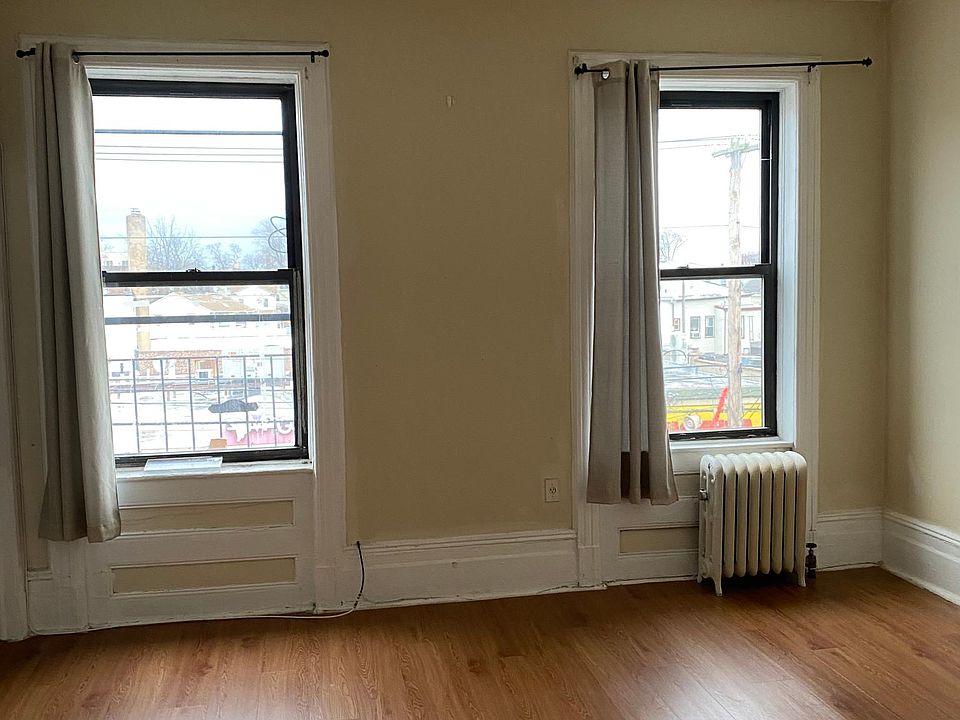 2nd image of 1504 College Point Blvd #3F