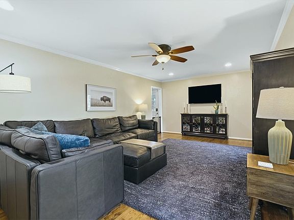 5th image of 500 Pinewood Dr