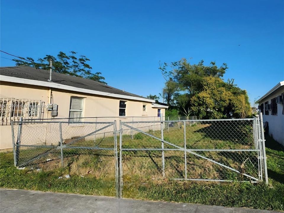 2nd image of 441 SW 7th Ave