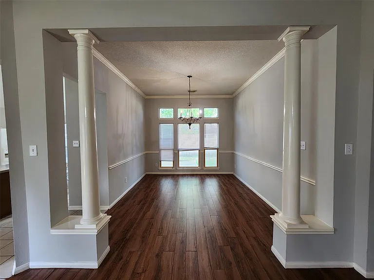 1011 Lexington Green Dr — Photo 6