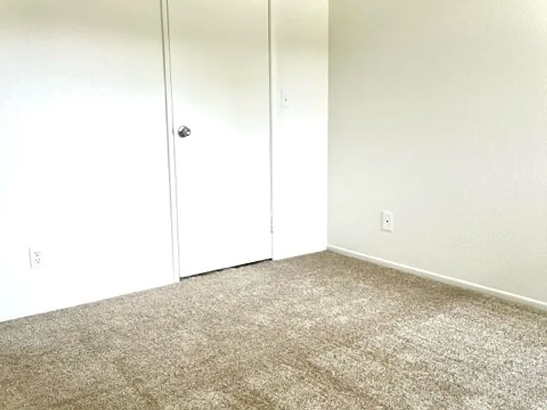 Royal Oaks Apartments in Bermuda Dunes — Photo 19