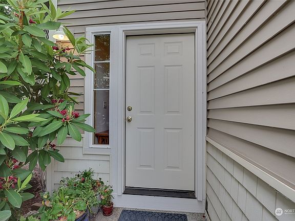 4th image of 12415 64th Avenue E
