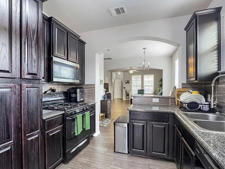 525 N Heatherwilde Blvd — Photo 10