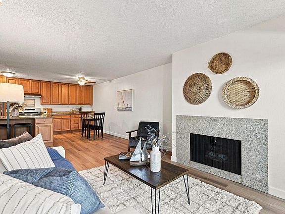 3rd image of 955 Shorepoint Ct APT 208