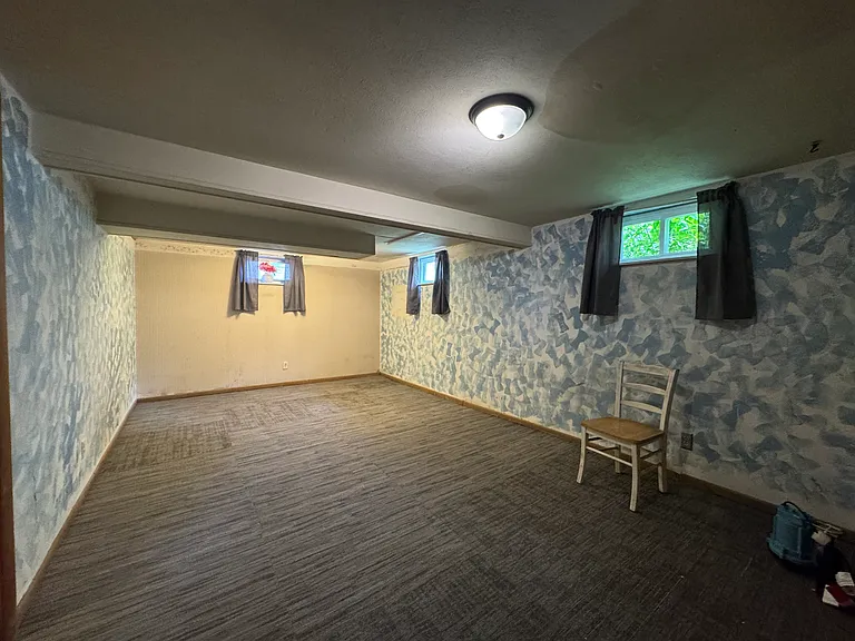 10 Shumate Ave — Photo 14