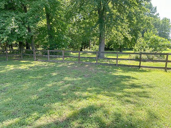 5th image of 1004 Ryan Ct