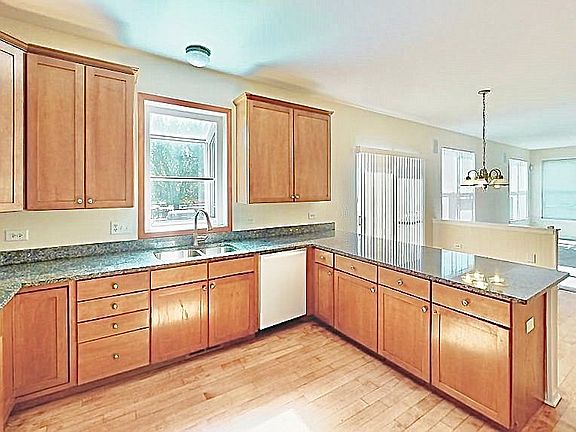 4th image of 789 Barclay Dr