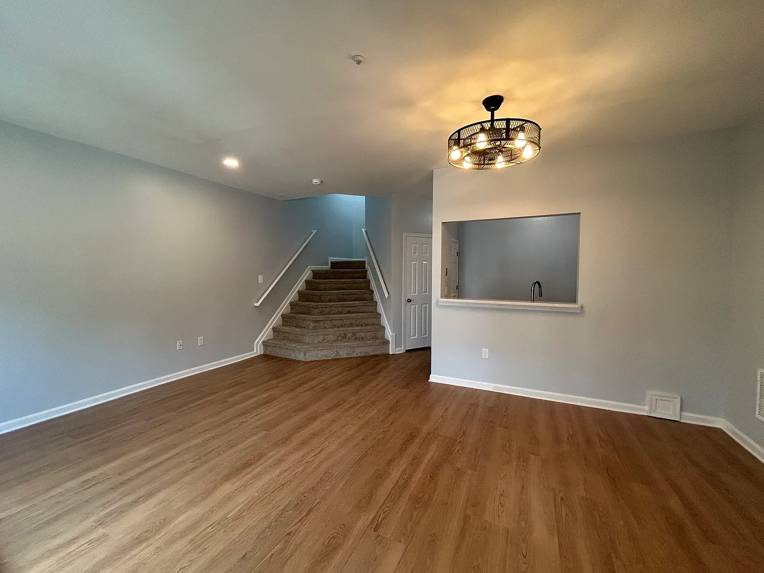 3 bed, 1572 sqft, $2,980 — Photo 1