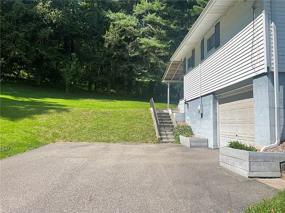 3rd image of 9 Mount Pleasant Dr