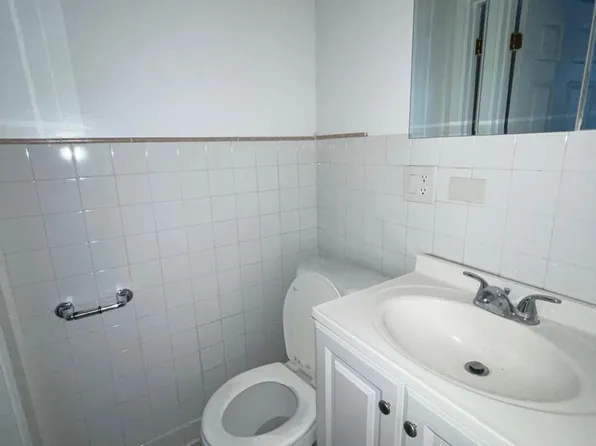 2231 W Taylor St APT 2F, Chicago, IL 60612