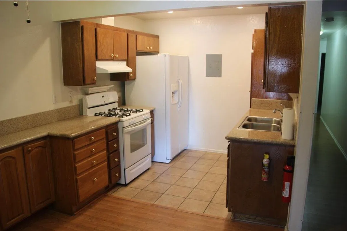 3 bed, $4,250 — Photo 2
