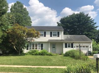 8 Clive Ct, Ewing, NJ 08638