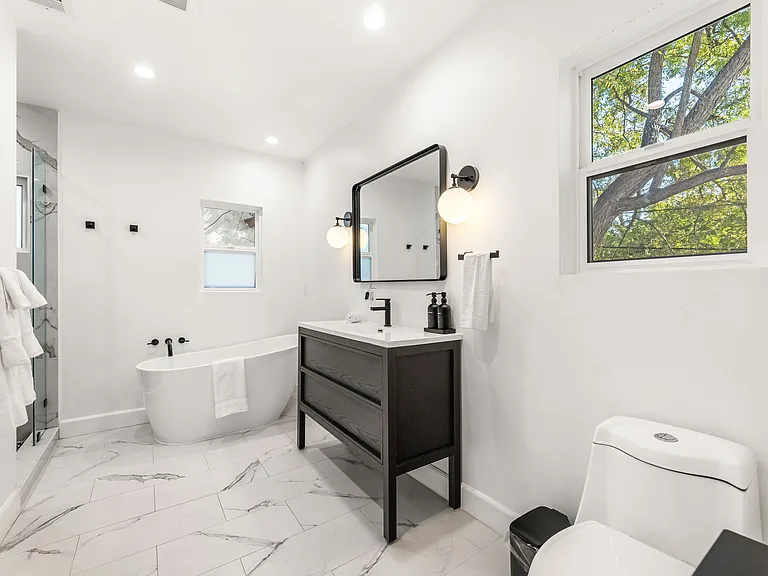 1400 N Orange Dr — Photo 14