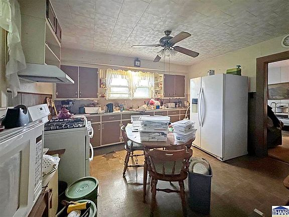 3rd image of 3126 E Linn Ave