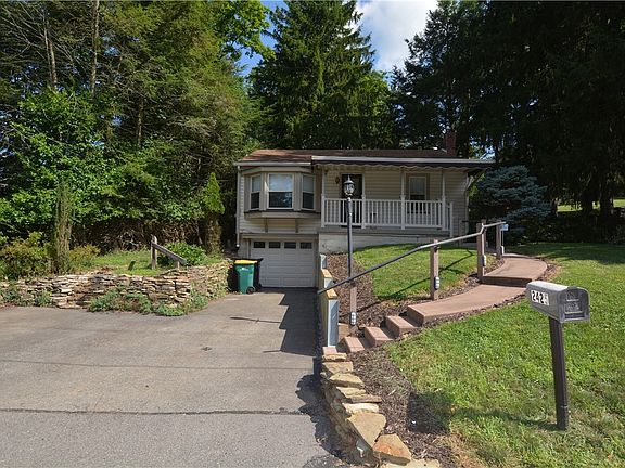 2nd image of 2425 Hampton Ave