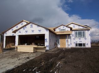 242 Blue Bell Dr, Brookings, SD 57006