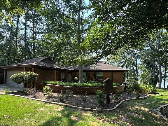3rd image of 128 Lakeview Cir