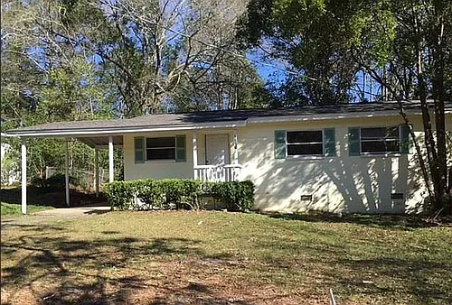 1610 Airport Dr Photo 1