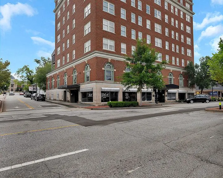 Calhoun Lofts & Thunderbird Flats — Photo 29