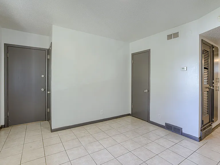 4513 Lafayette Ave — Photo 9