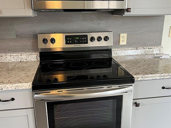5th image of 115 E Hickory Ave