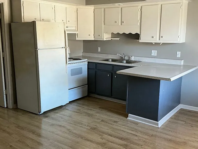 430 Country Lane Dr — Photo 1