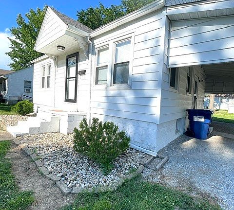 2nd image of 305 S 3rd St
