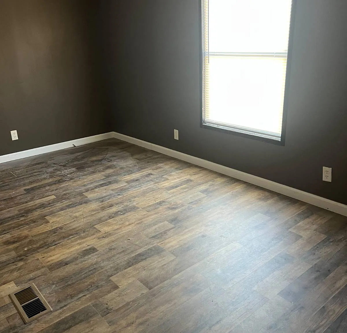 3 bed, 2.0 bath, $1,150 — Photo 2