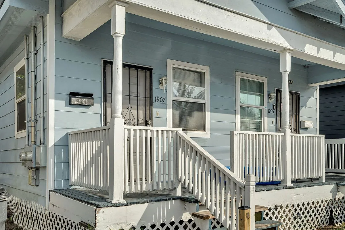2 bed, 1.0 bath, 672 sqft, $1,300 — Photo 3