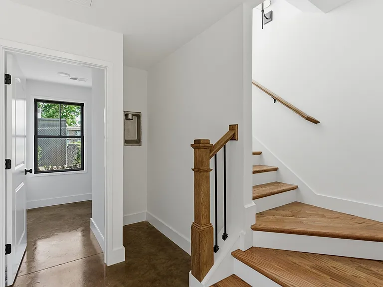 914 N 12th St — Photo 3
