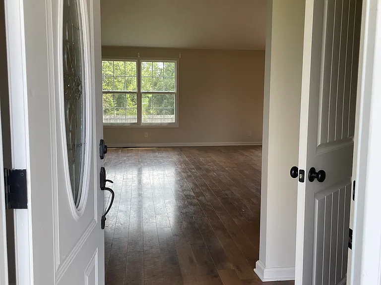 384 Johnson Dr — Photo 2