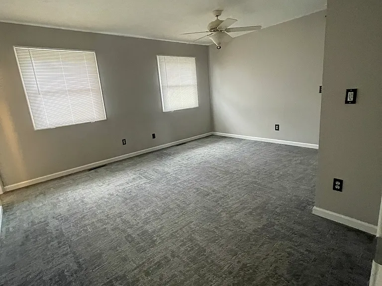 3217 S 131st Cir — Photo 12